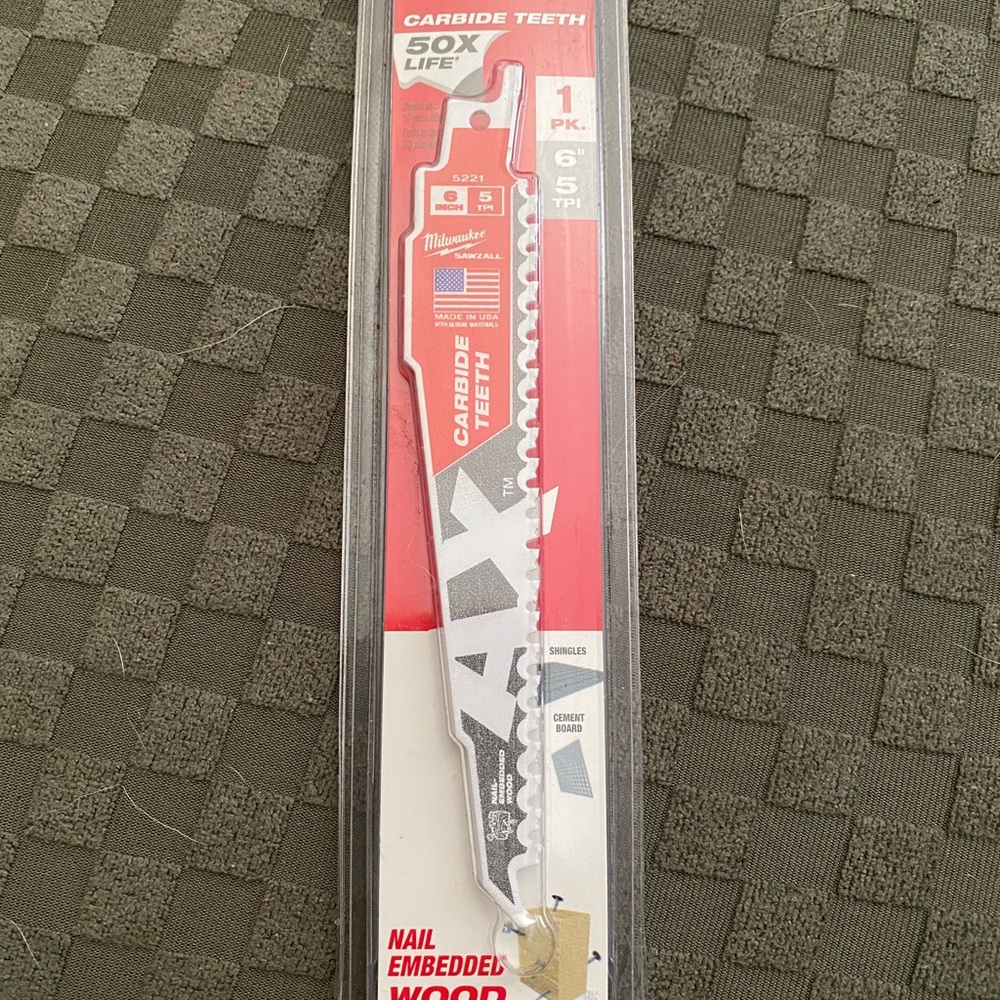 Milwaukee AX Carbide Teeth Saw Blade - Red and White